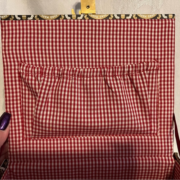 Genuine cigar box bag with two red and blue beaded parrots and beaded flowers - Picture 11 of 12